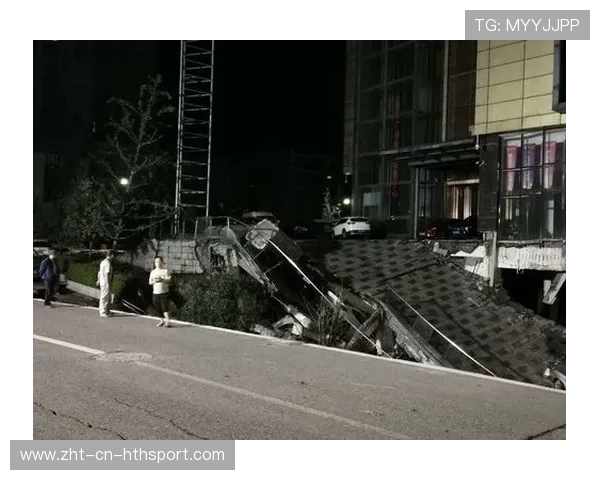 体育场地陷事故！选手跌入坑洞受伤